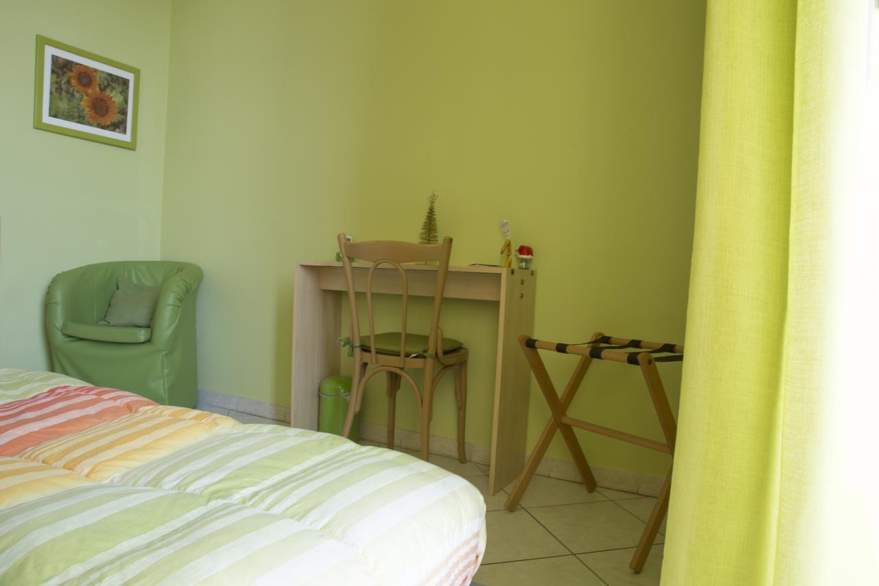 Al Centro E Meglio B&B Nápoles Exterior foto